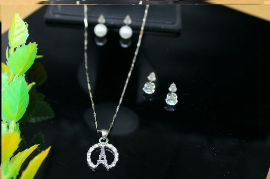 soni jewellery Sizzling Bejeweled Pendants & Lockets