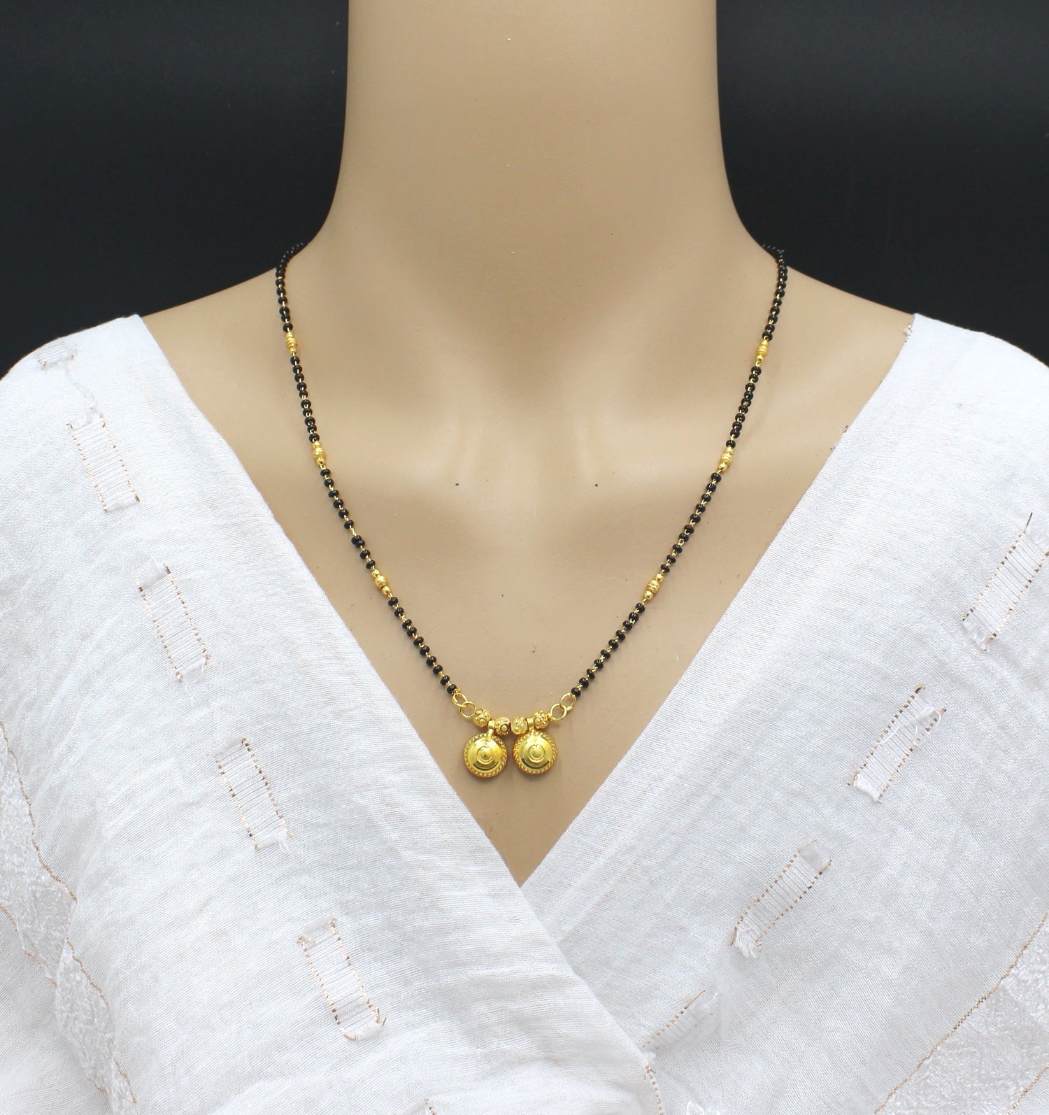 Royal Gold Round Pendant Mangalsutra – Timeless Grace for Everyday Elegance 💛