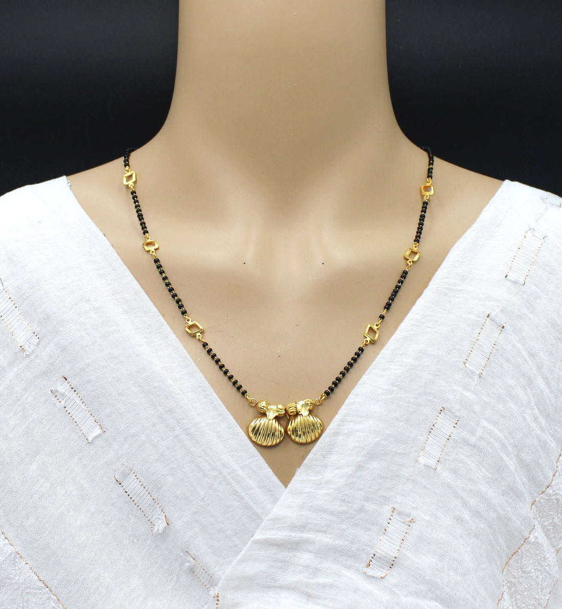 Golden Shell Twin Pendant Mangalsutra – Elegant Symbol of Love & Grace 🌼