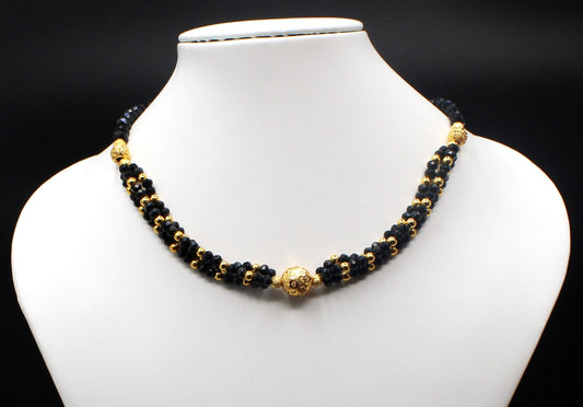 Traditional Black Bead Mangalsutra with Gold Center Bead – Graceful Bridal Elegance 💛