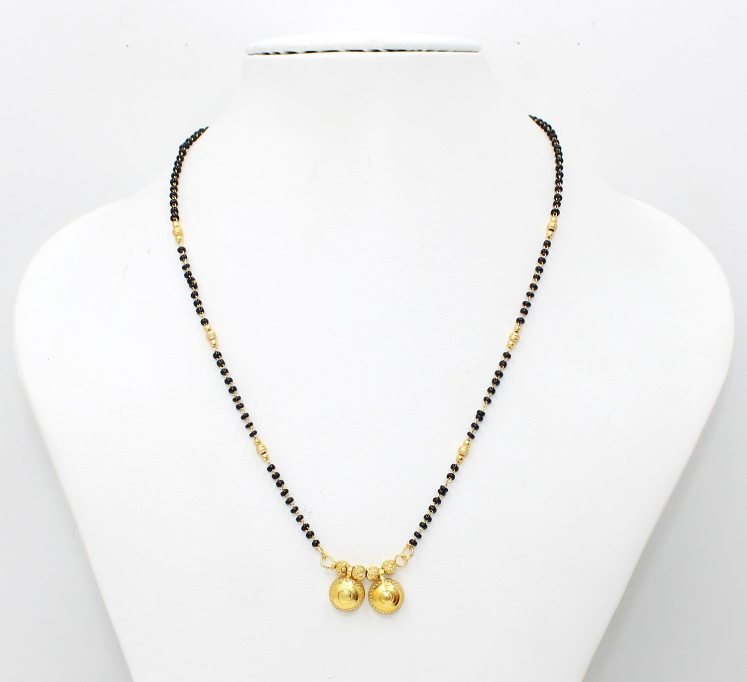 Royal Gold Round Pendant Mangalsutra – Timeless Grace for Everyday Elegance 💛