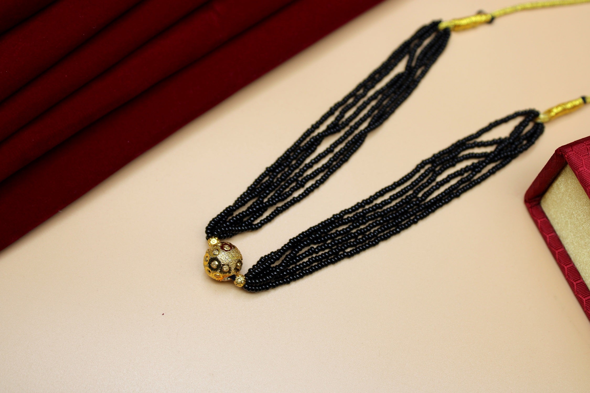 Elegant Round Gold Bead Choker Mangalsutra – Modern Simplicity with Traditional Grace 🖤✨