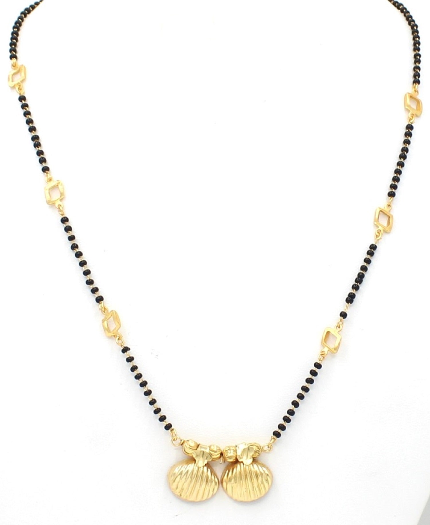Golden Shell Twin Pendant Mangalsutra – Elegant Symbol of Love & Grace 🌼