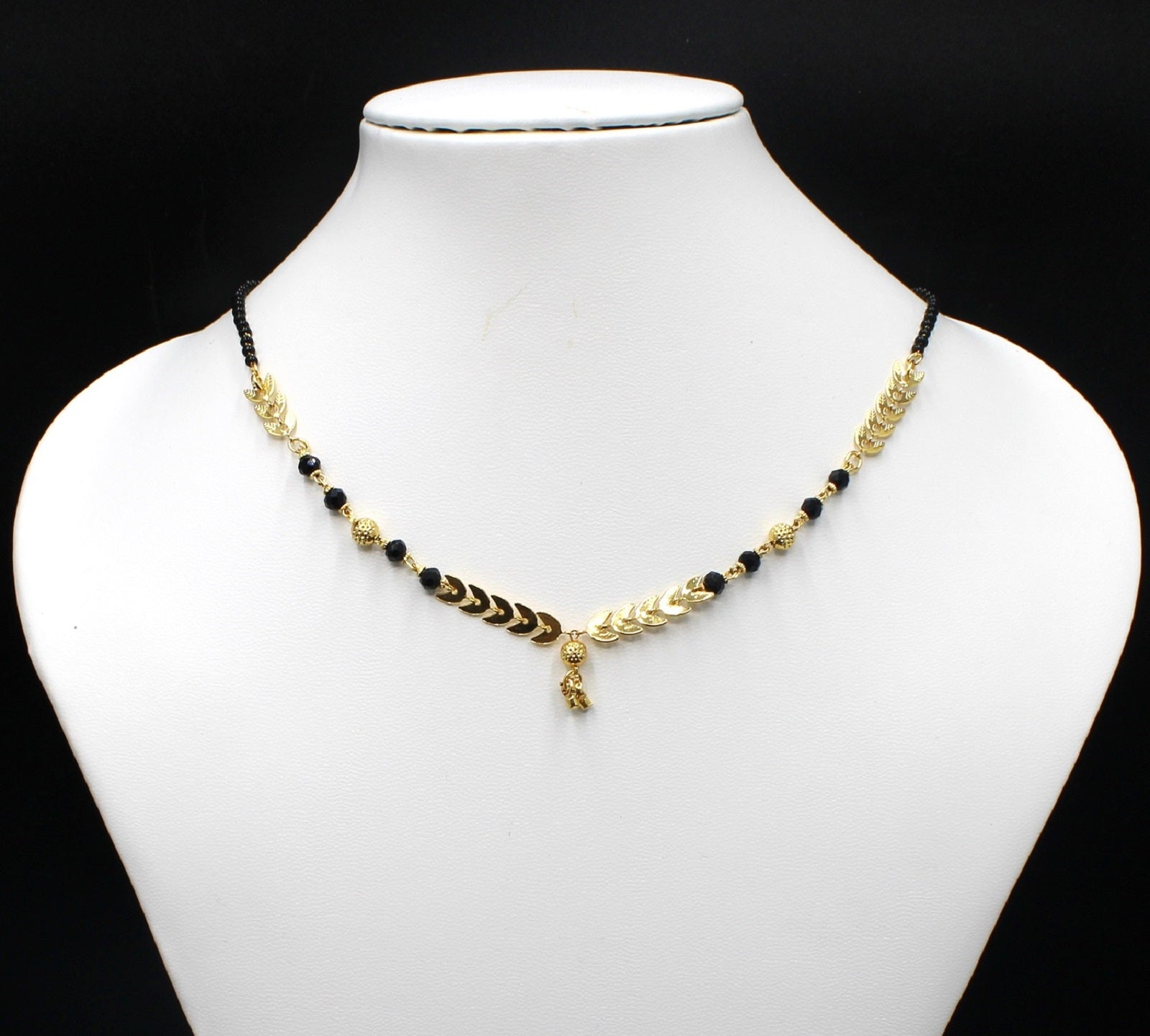 Stylish Gold Plated Leaf Mangalsutra for Women – Elegant Daily Wear Design 🌿✨