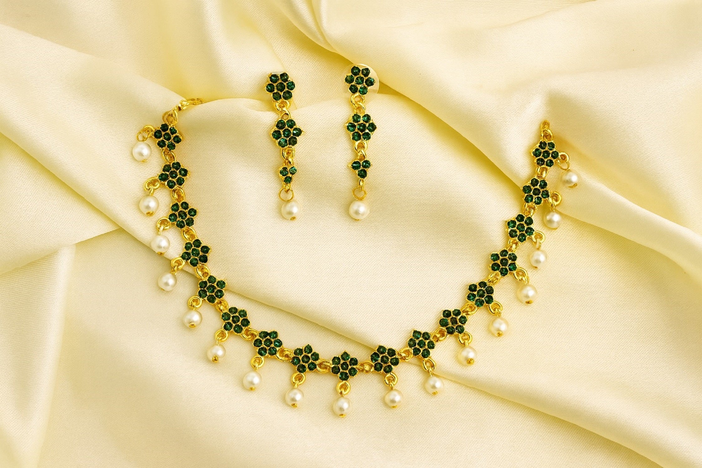 Elegant Gold-Plated Necklace with Green Stones & Pearl Drops – Wedding & Party Jewellery Set with Earrings