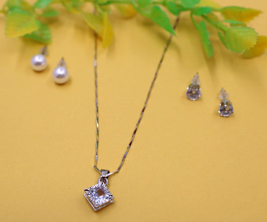 soni jewellery Sizzling Bejeweled Pendants & Lockets