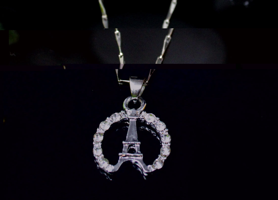 soni jewellery Sizzling Bejeweled Pendants & Lockets