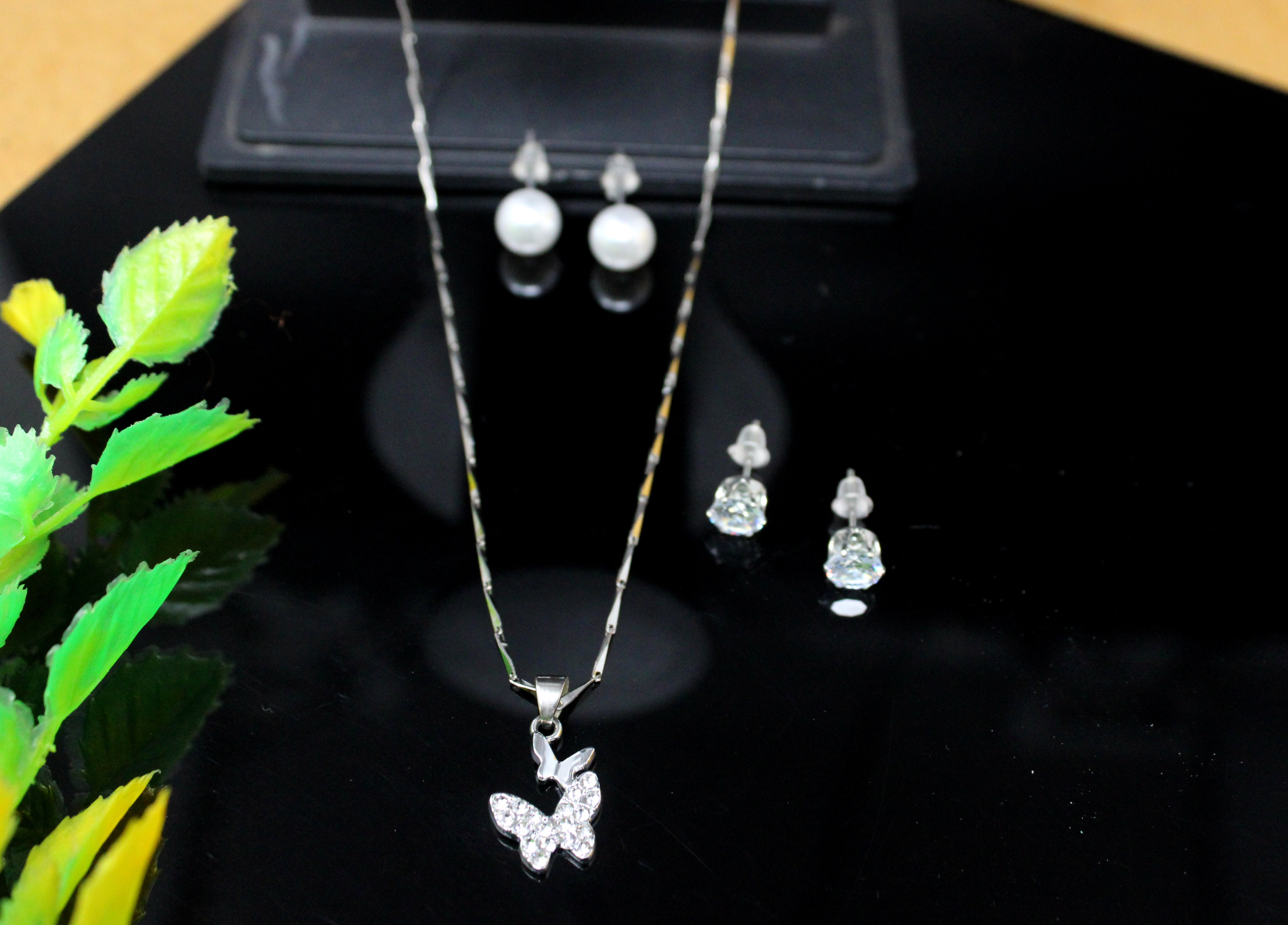 soni jewellery American Diamond Jewellery Set