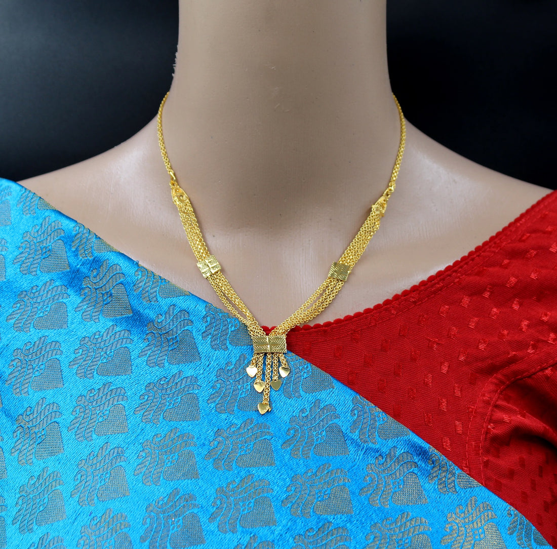Maharani Style Golden Short Necklace – Traditional Festive Wear for Women