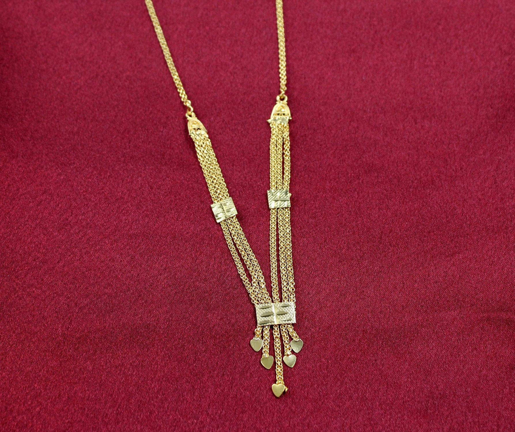 Maharani Style Golden Short Necklace – Traditional Festive Wear for Women